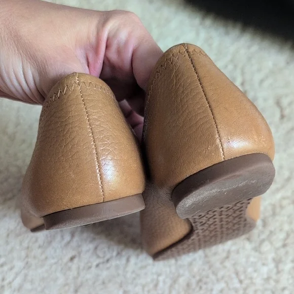 Tory Burch Tan Flats with Gold Logo - Picture 4 of 5